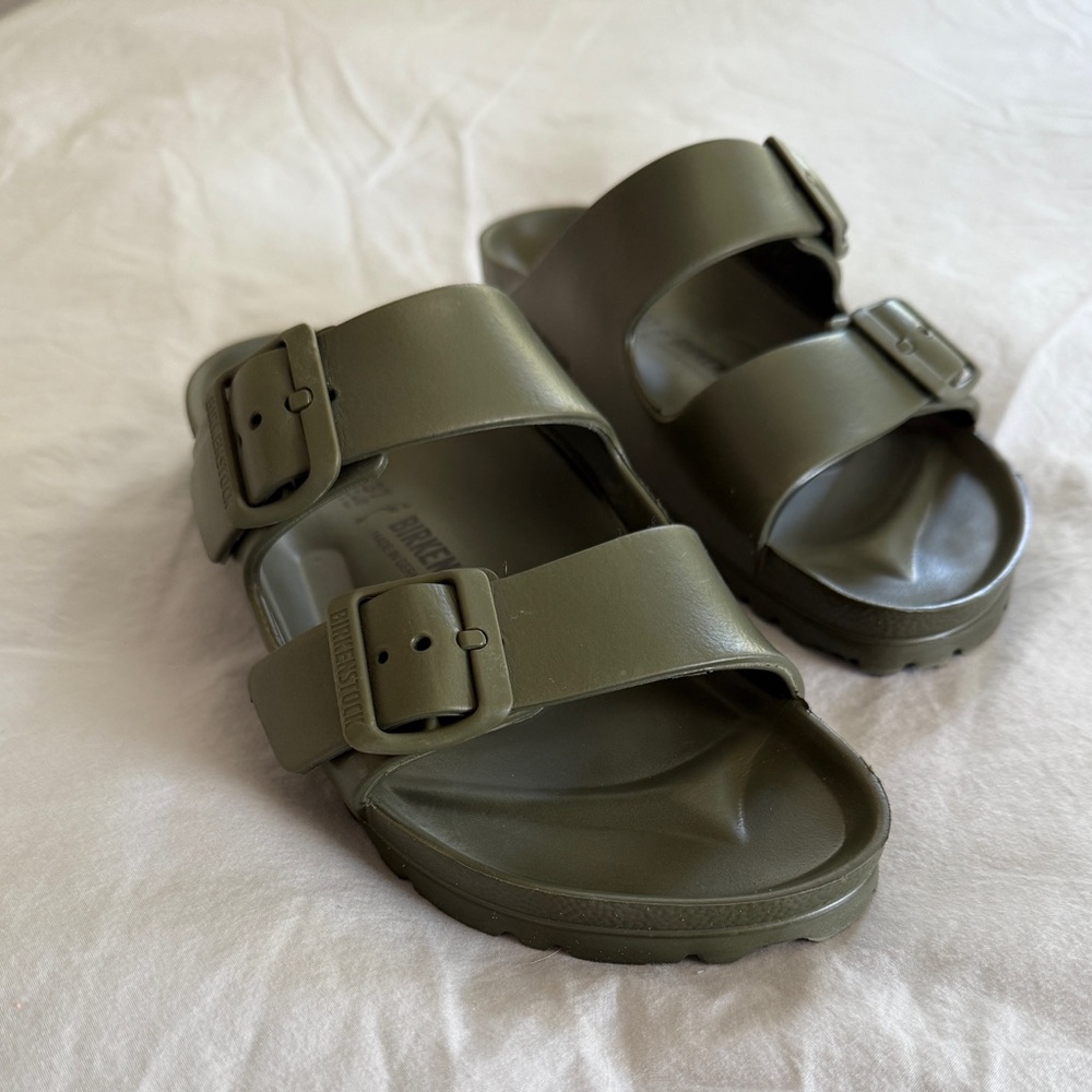 Birkenstock Women’s Arizona Essentials EVA Sandals in Khaki US Size 6-6.5